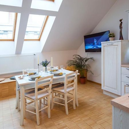 Modern Apartment Charvatova Prague Ngoại thất bức ảnh