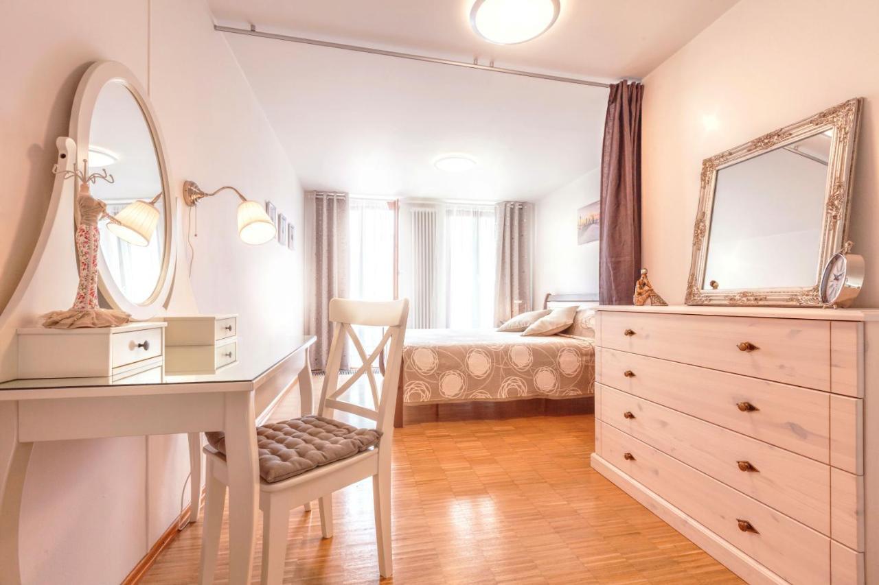 Modern Apartment Charvatova Prague Ngoại thất bức ảnh