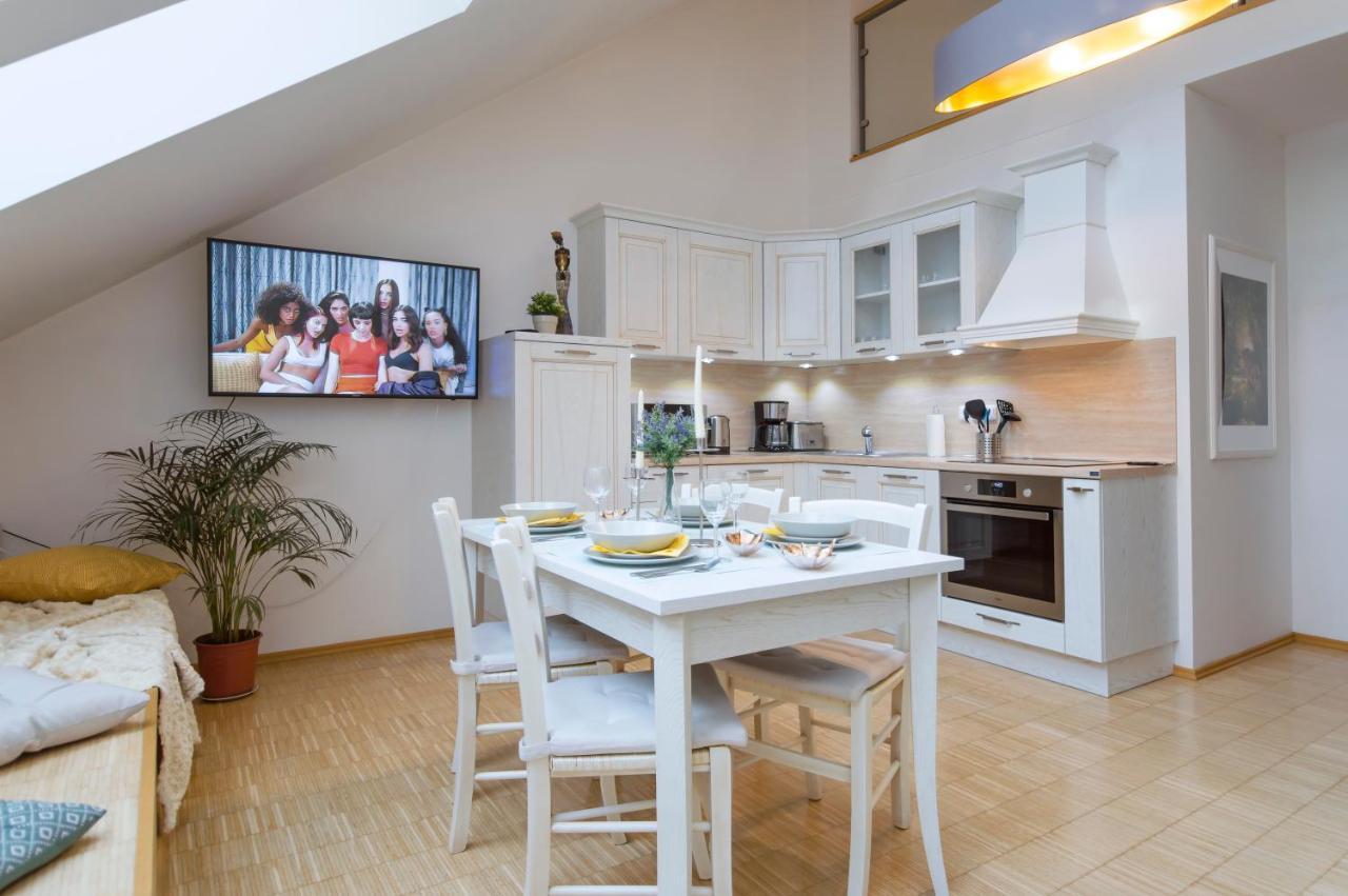 Modern Apartment Charvatova Prague Ngoại thất bức ảnh