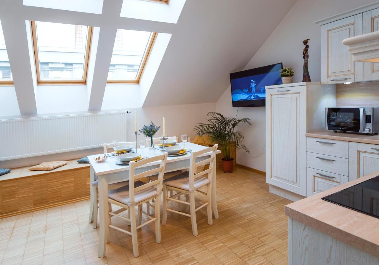 Modern Apartment Charvatova Prague Ngoại thất bức ảnh